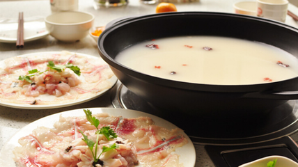 巴國工廠火鍋 網(wǎng)絡(luò)文化經(jīng)營下的餐飲創(chuàng)新之路